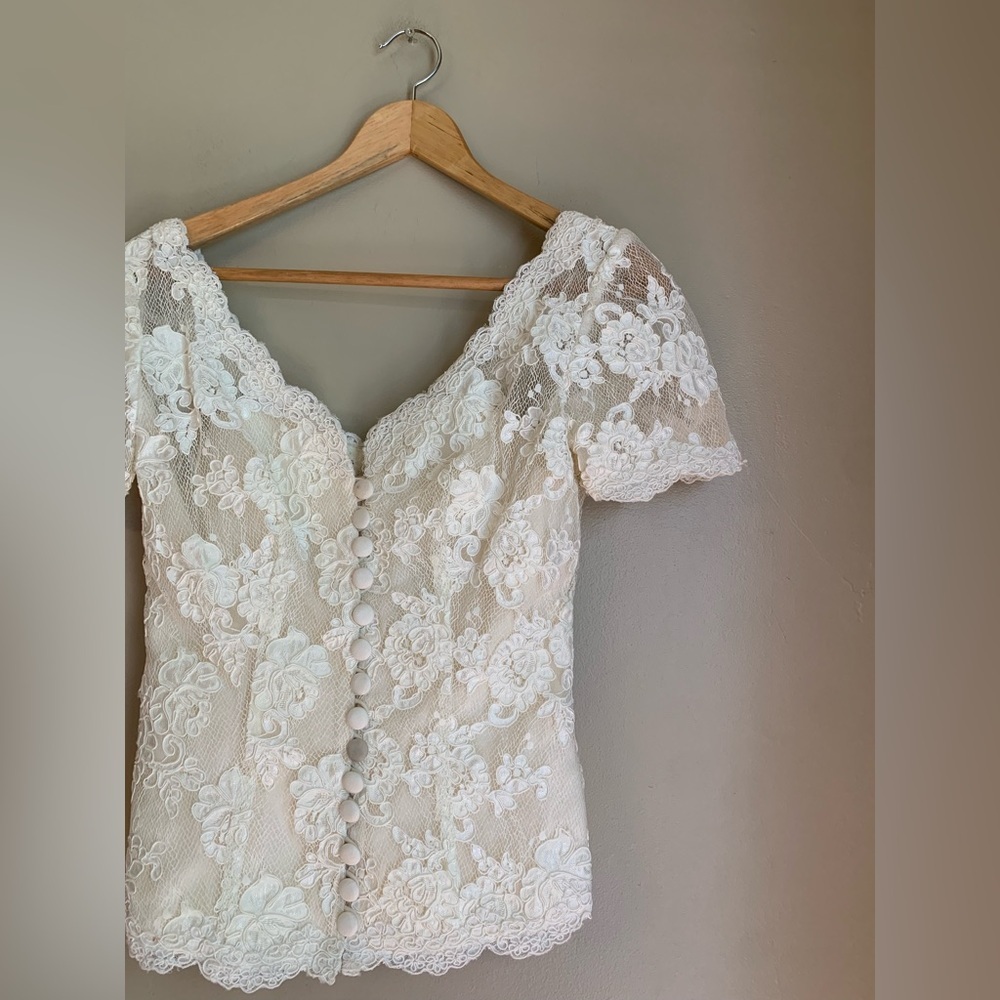 Elegant Lace Blouse - Cream - Picture 5 of 8